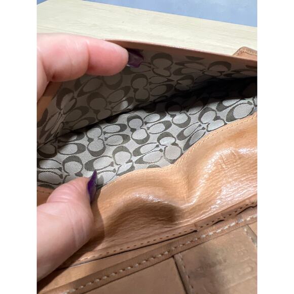 Vintage Coach Tan Genuine Leather Trifold Checkbook Wallet Some Flaws Do to Age - Picture 9 of 12